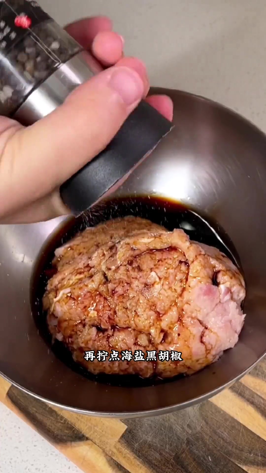脆骨鸡肉丸,确定不来一串吗?热量很低的那种!宅家抖出美好生活跟着学做菜嘎嘎好吃减脂餐