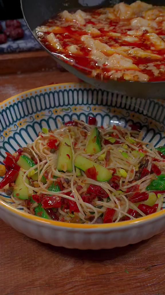 这样做对嘛辣水煮鱼片,鲜香滑嫩实在是太下饭了,想吃在家一定要像我这样做一盘试试哦水煮鱼