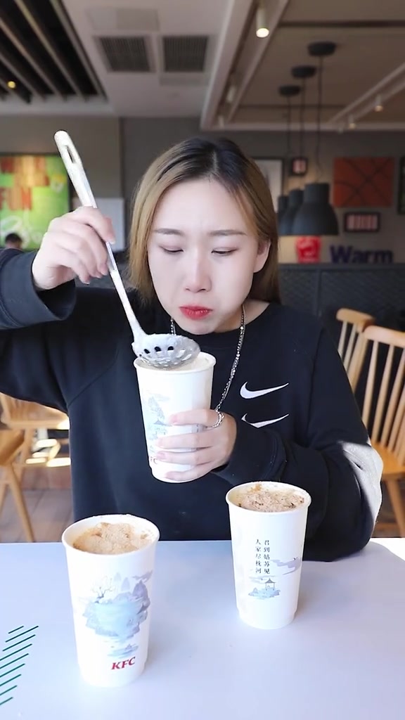 一天只能吃带豆的食物?这能难倒我?!快来更新你的kfc菜单~肯德基豆豆乳撞豆花下午茶