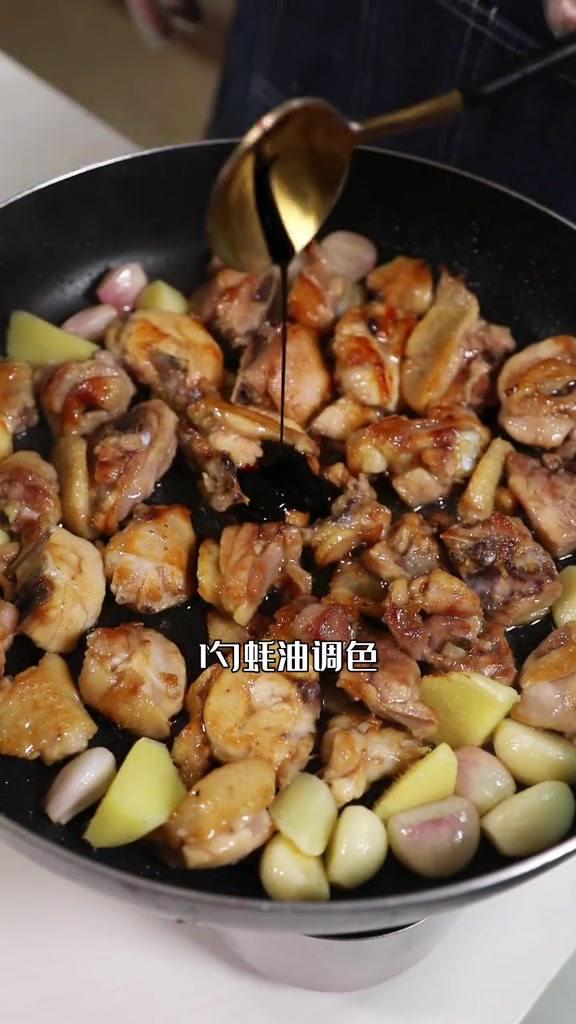 年夜饭菜谱(510),广东人吃什么?“白切鸡、盐焗鸡、猪肚鸡、香油鸡、手撕鸡”没有一只鸡能