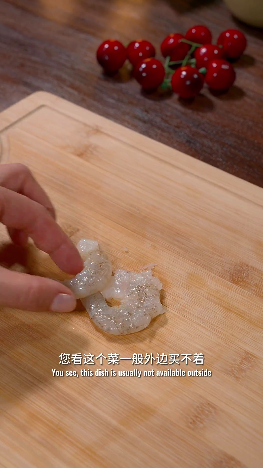 这个是广东潮潮汕小吃特色,炸虾枣,外皮酥脆馅料咸香,真的太香太好吃了,外酥里嫩,孩子爱吃虾