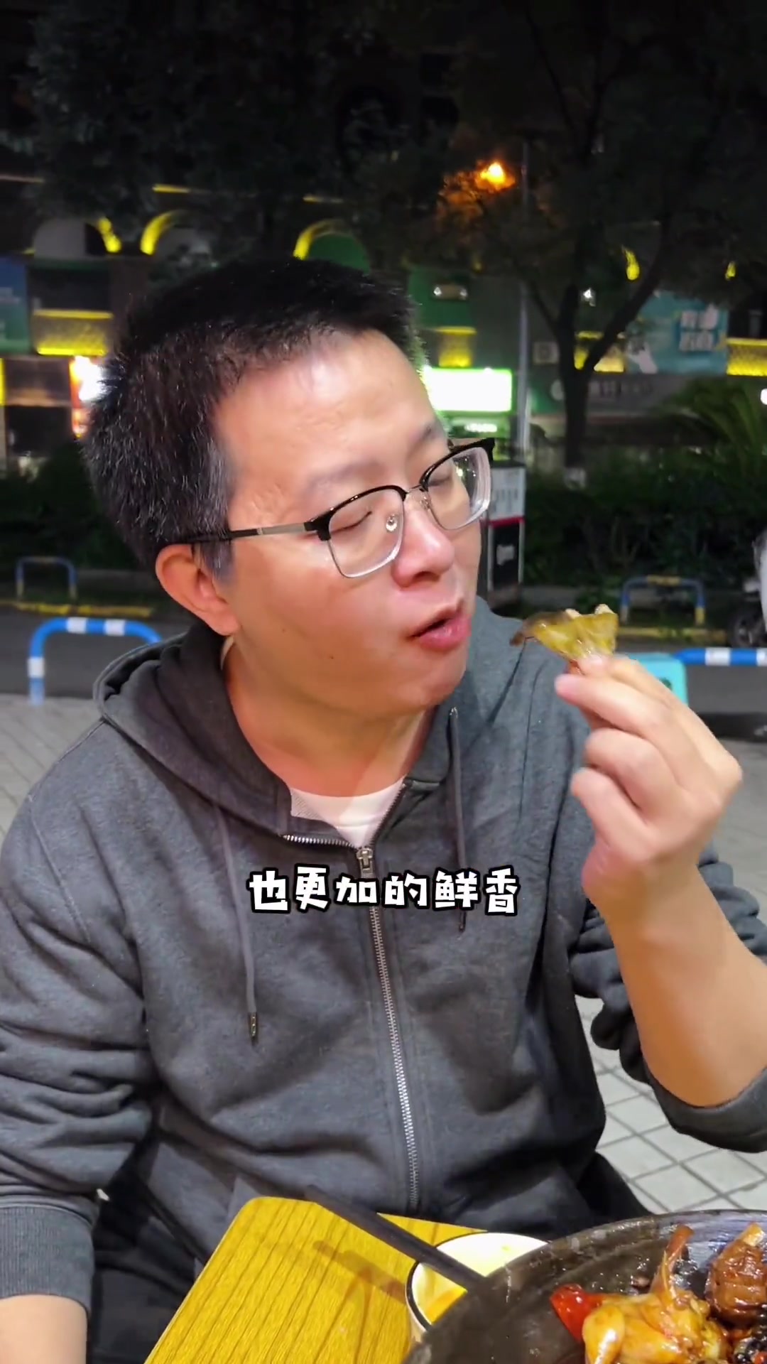 只有三个菜的居民楼小店吊锅鸡,每天都座无虚席!重庆美好官