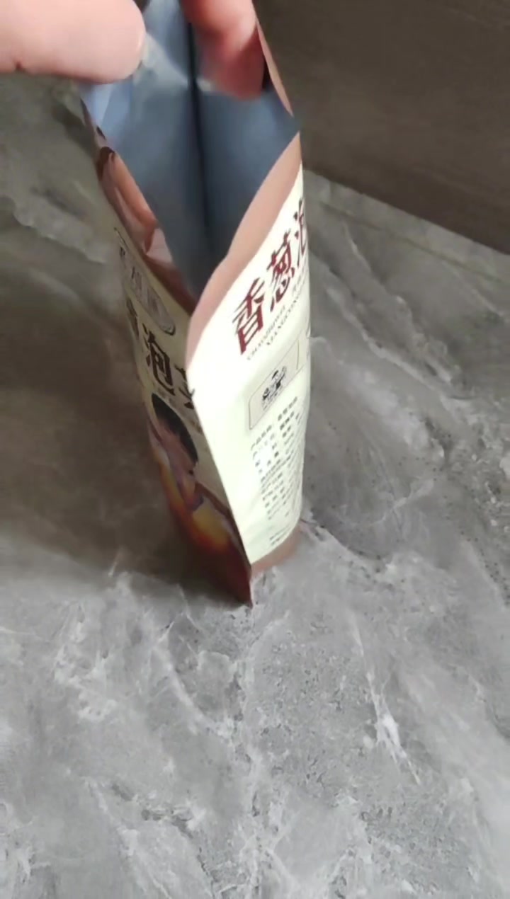 这款复合包装袋看着很厚实你觉得它具有防潮耐磨的功能吗