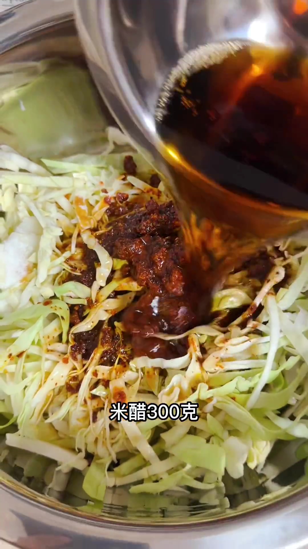酸甜辣的泡菜,外脆里嫩的臭豆腐,秘制的酱料成就了这一碗无比好吃的泡菜臭豆腐臭豆腐泡菜臭豆腐