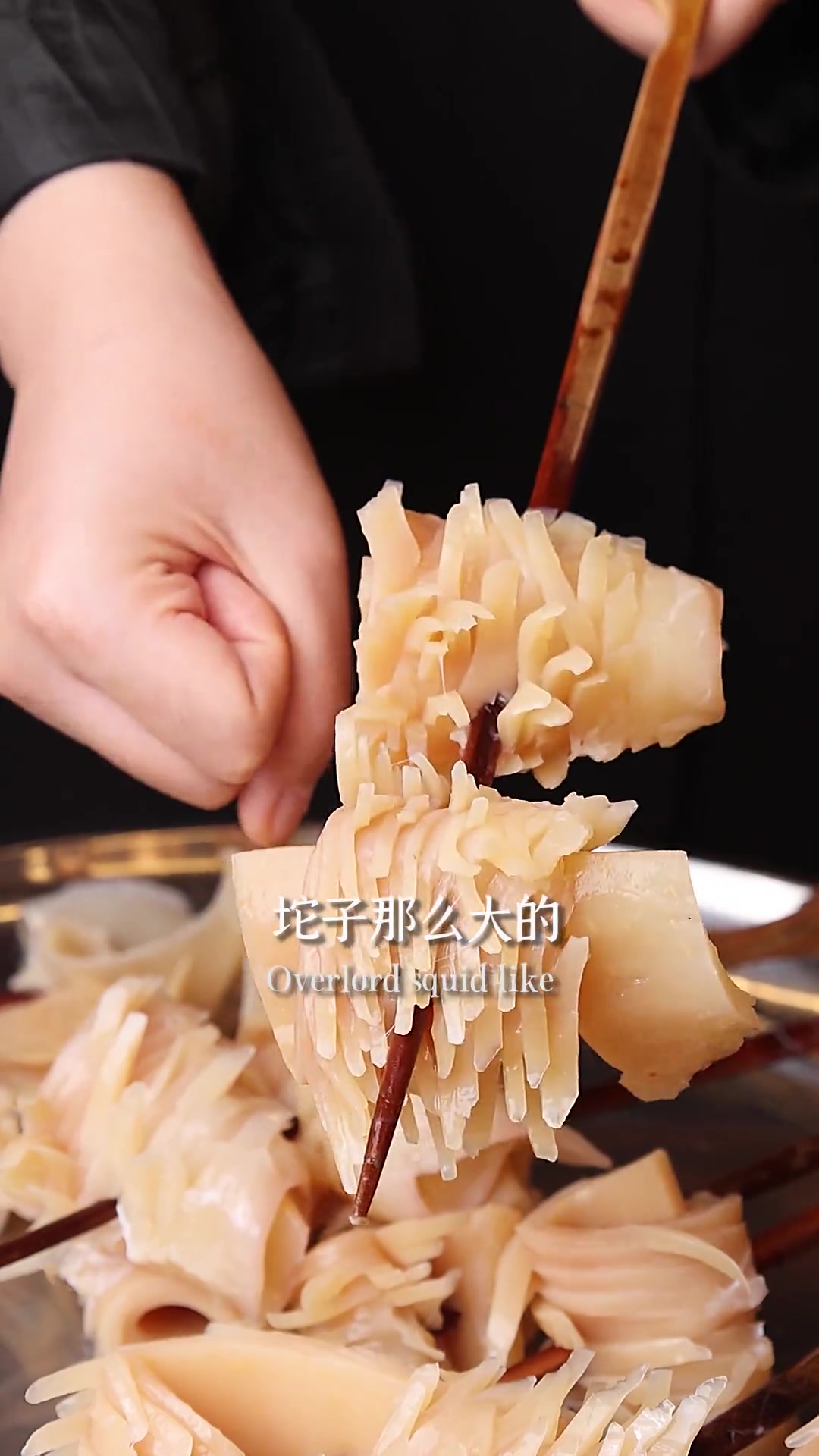 这家南波碗拿到手软的成都串串王,不在乎头衔,只在乎食客的满意度!成都串串香龙头鱿鱼