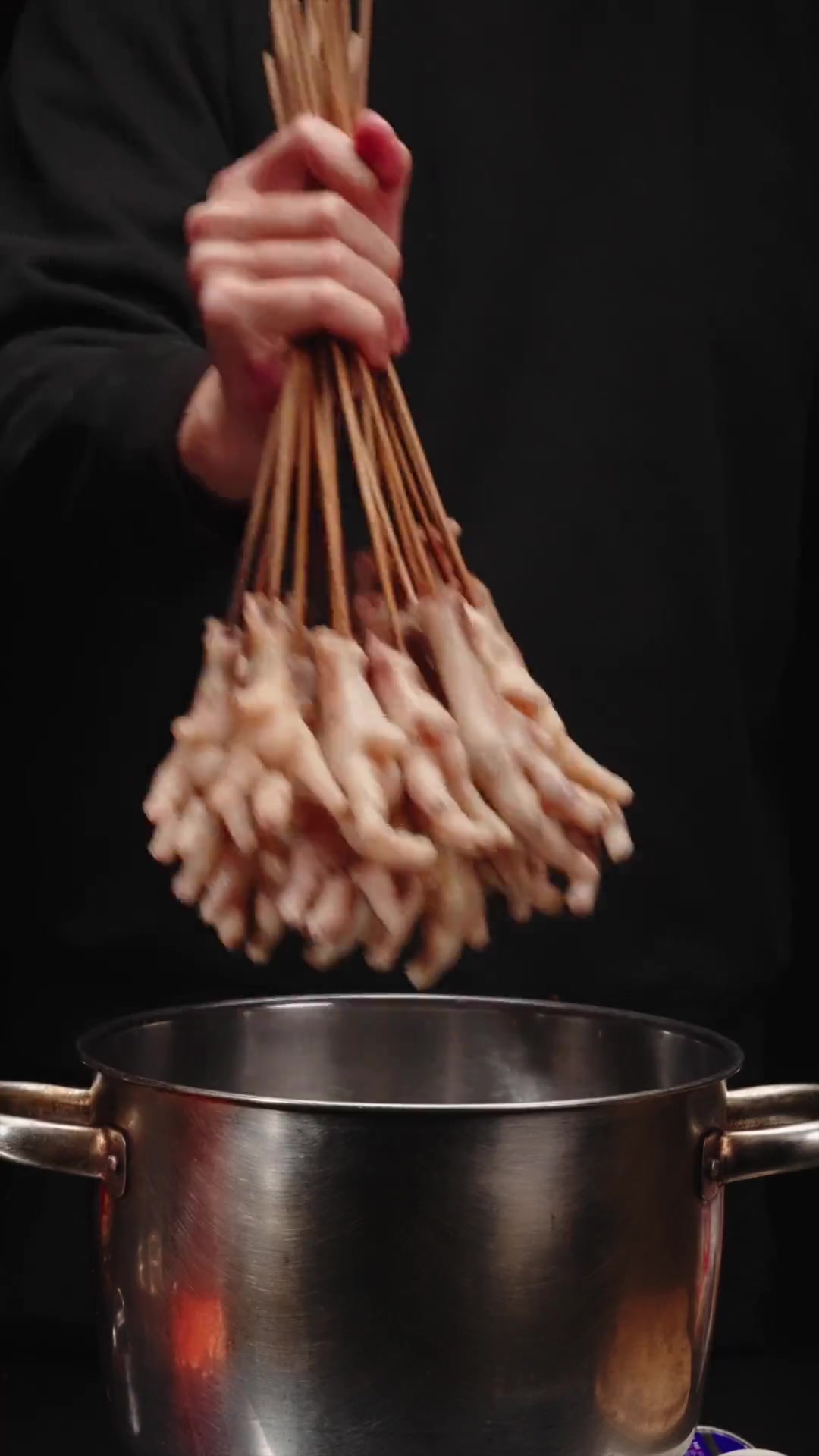 油炸卤鸡脚,好吃到飞起,具体做法放评论区美食官卤鸡脚炸鸡脚