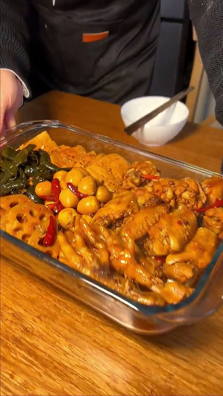 被朋友追着要配方的卤味!学会了直接可以露一手!就这一锅谁不迷糊?天冷吃点啥男人会做饭生活更