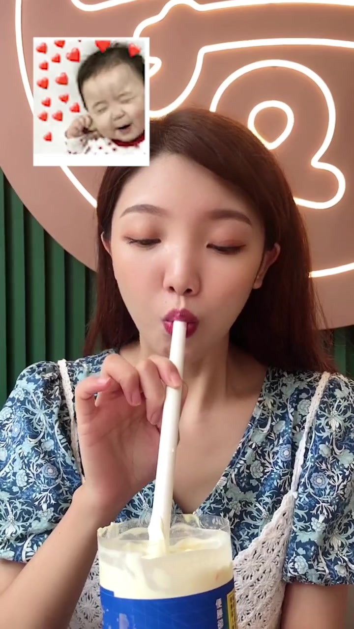 爱达乐新出的杨枝甘露爆浆蛋糕,可以吸着吃的蛋糕!简直yyds!美食美食官