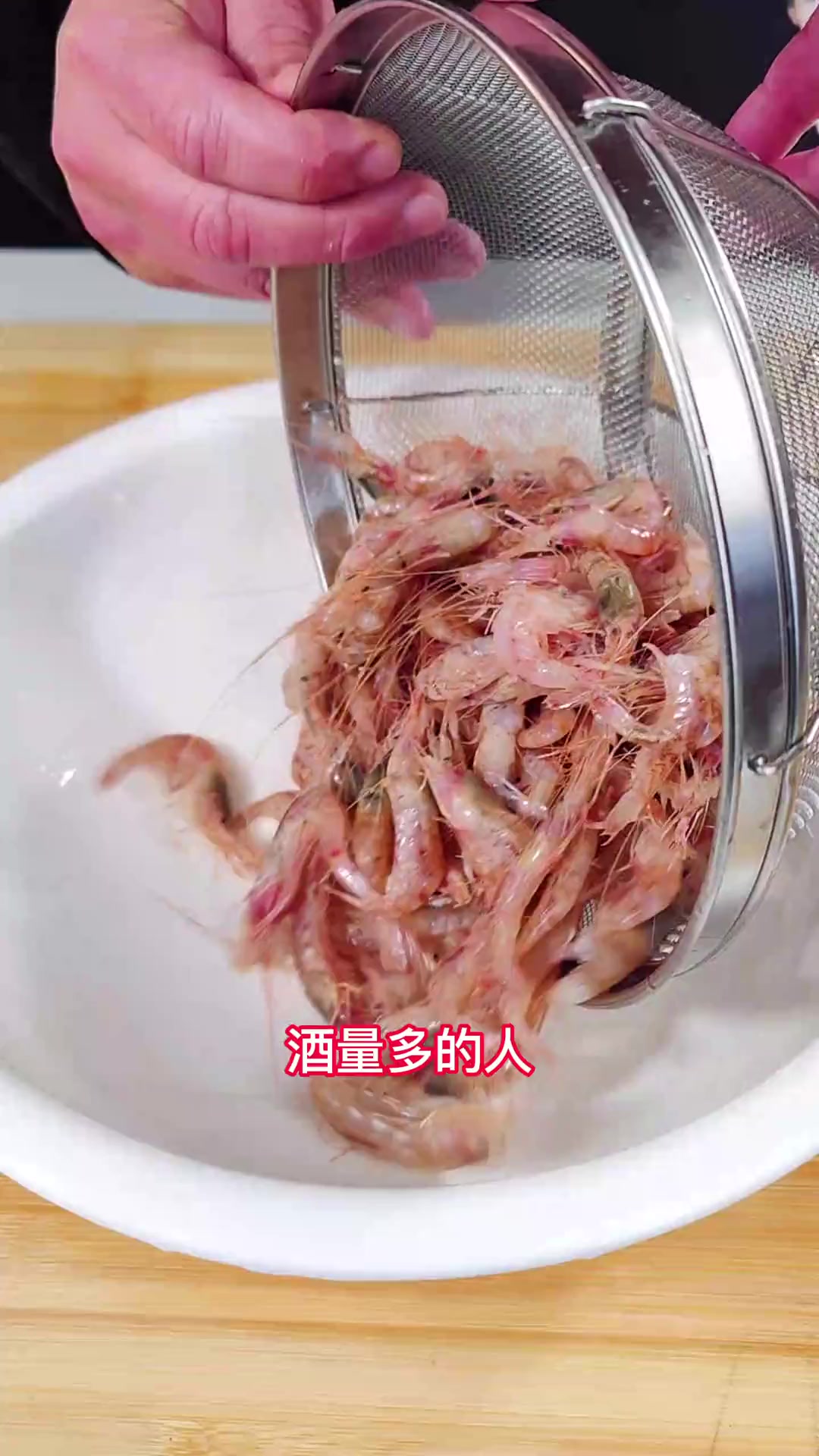 班长教你做,生炝红芒子这道启海特色应季海鲜,用最简单的做法,吃起来口感饱满,肉质鲜美,既有