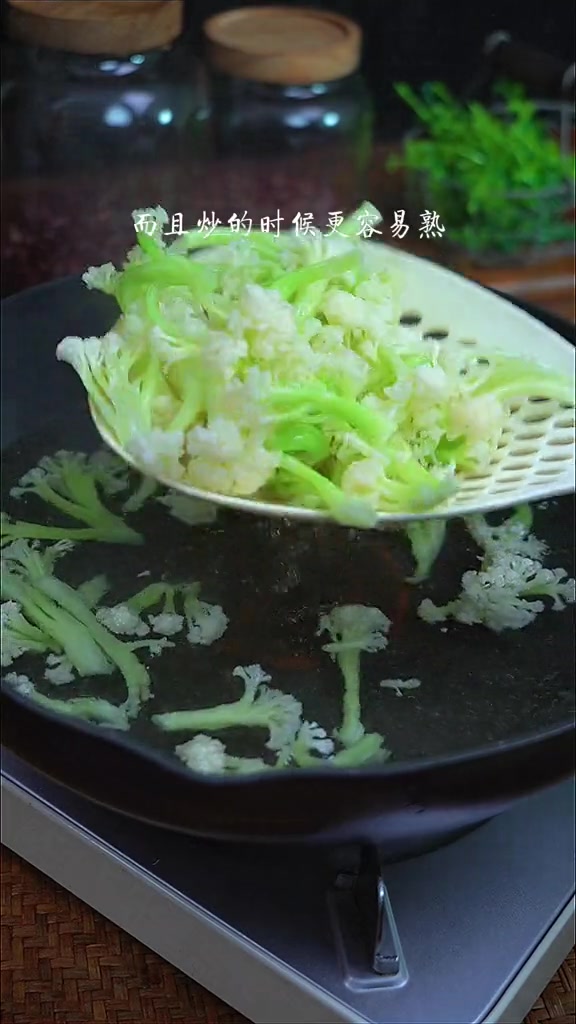 我家最喜欢吃的素菜,干锅花菜特别下饭,比肉还好吃家常菜