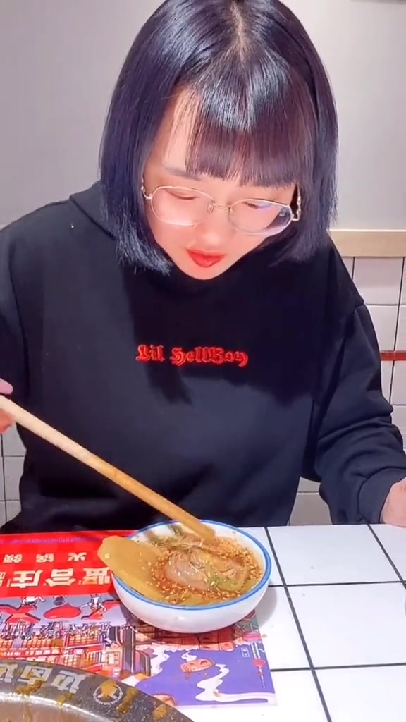 玩归玩,闹归闹,猪脑还得吃,毕竟我这么聪明都是有原因的。贤合庄贤合庄来忻州了陈赫