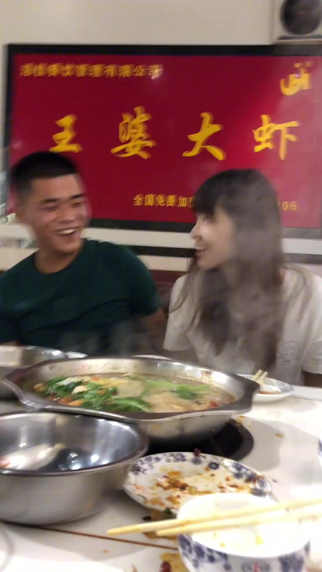 幸福大概就是:你喜欢黏着的那个人,永远都不会嫌你烦,你不用多好,我喜欢就好,我没有多好,你