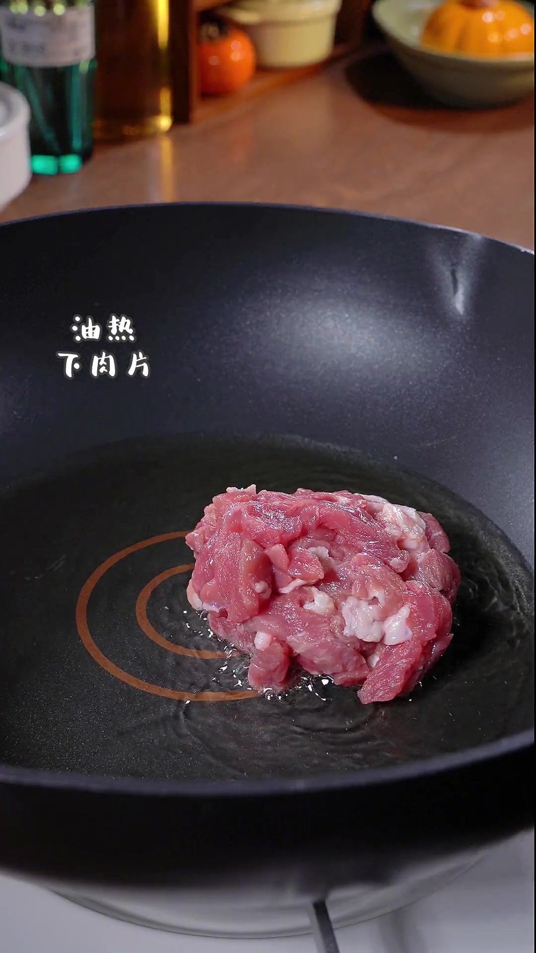 鲜蘑像我这样做超级下饭,三碗米饭都不够吃!蘑菇炒肉