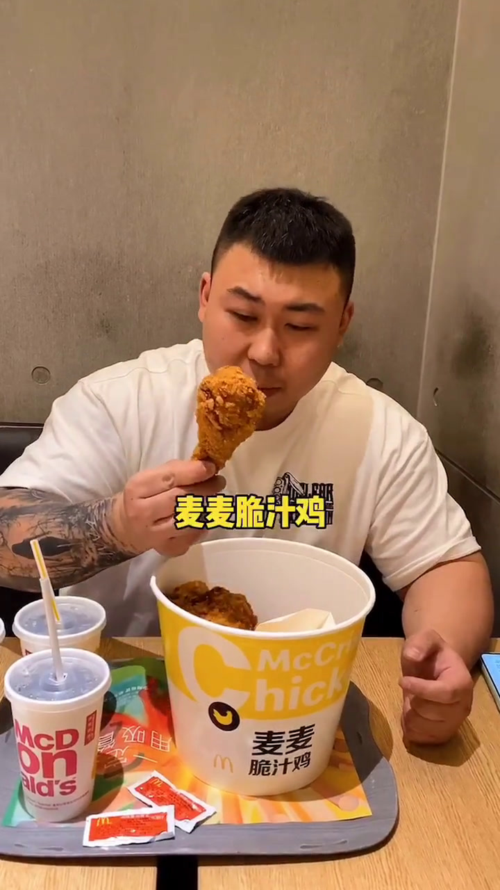 麦麦脆汁鸡,汁儿多到爆,亲测好吃,值得一试～骑着哈雷吃北京美食趣胃计划美食官麦当劳