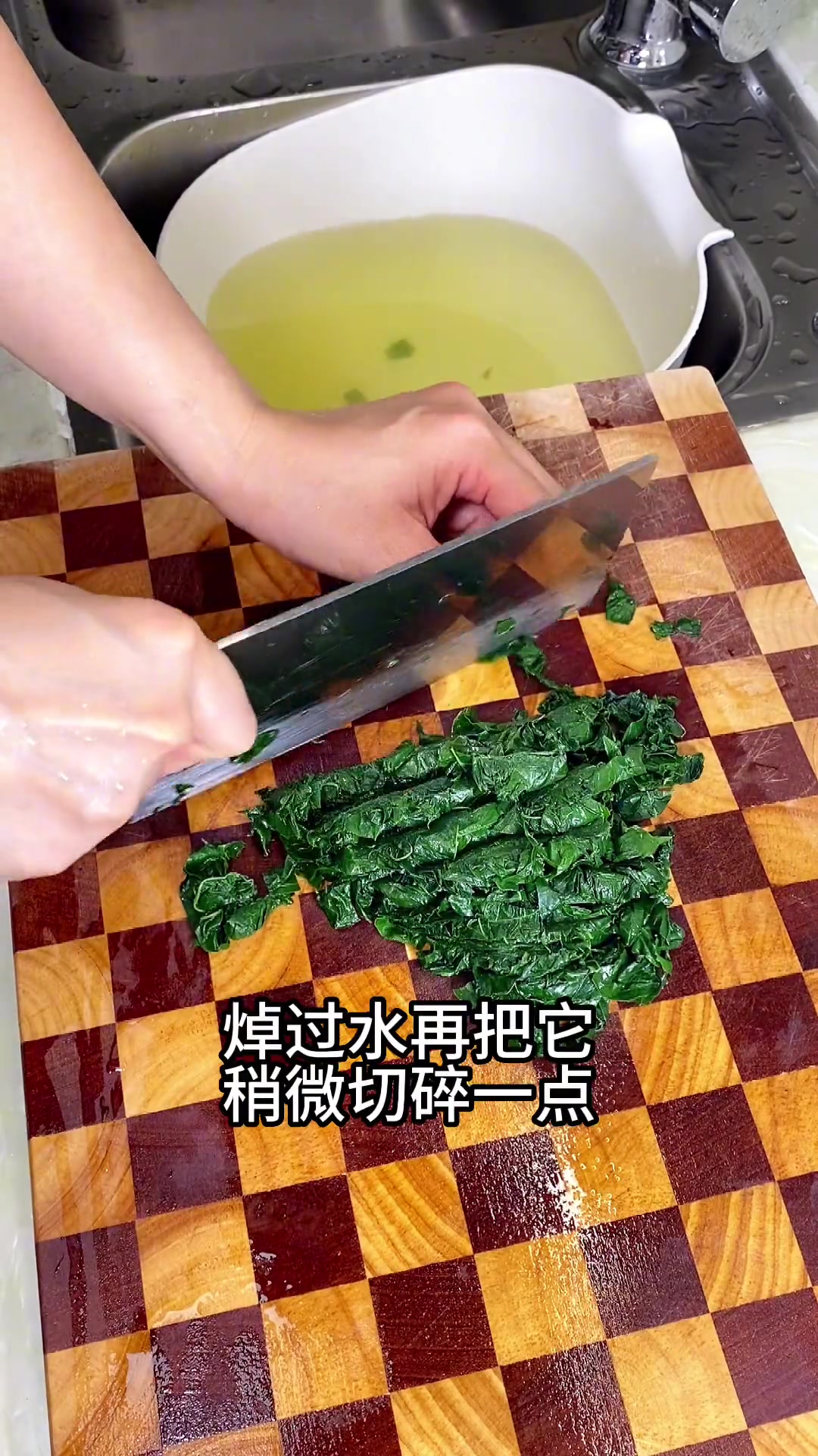 天气太热,煲个清爽的咸柠檬老鸭汤。卤水拼盘真是太爱了简简单单又一餐家常菜