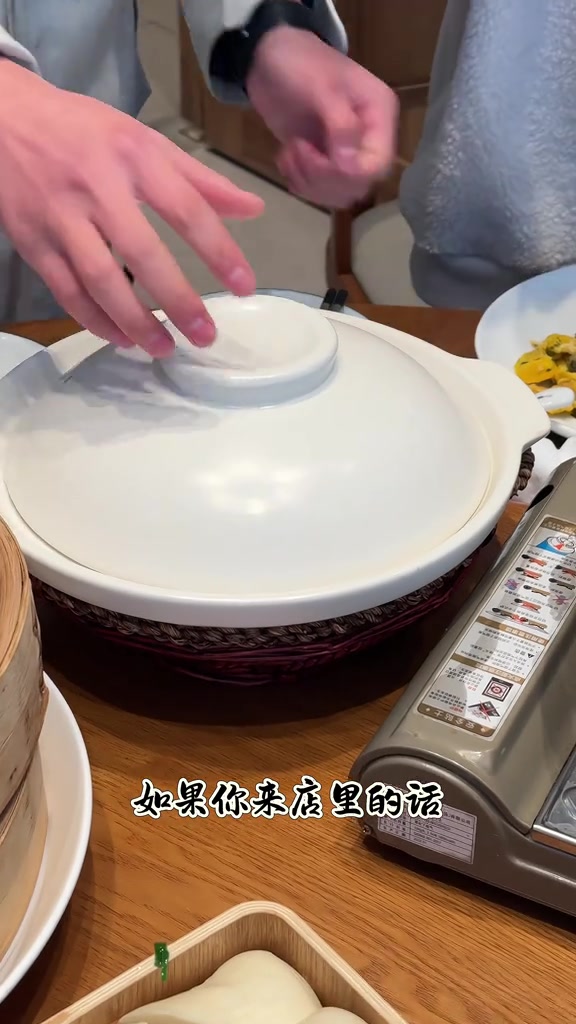 青岛没吃撑坚决不能走出的青岛家常菜馆!青岛这家特色菜馆真是别有洞天!杂鱼锅鲜美味扑鼻而来没