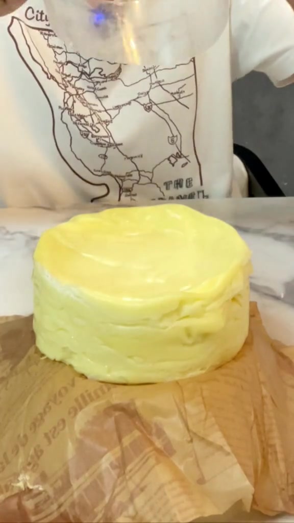 榴莲宝宝6寸纯动物奶油的榴莲千层蛋糕,现在只要69!爱吃的朋友可以安排上,早下手早享受啊!