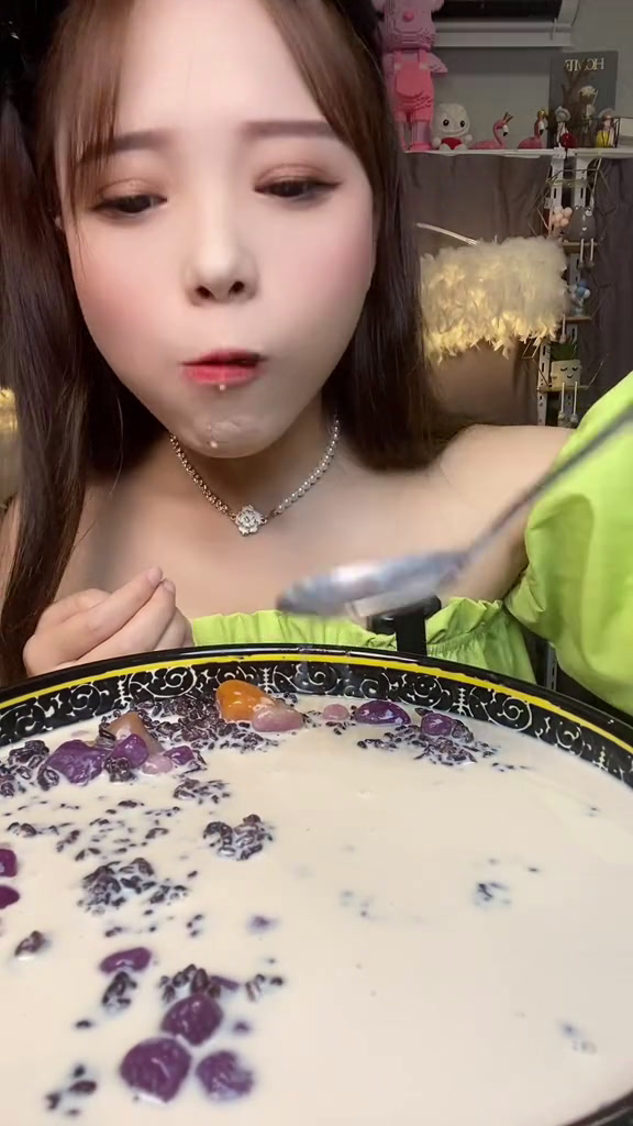奶茶紫米饭,还不错,奶呼呼的明天吃啥夏天就是要吃甜品爱自己的100种方式从吃开始