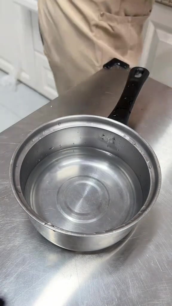 用拉线膏做一款漫画蛋糕很简单,这是强项,到6月18日,现在这个活动截止。仙妮贝儿拉线膏生日