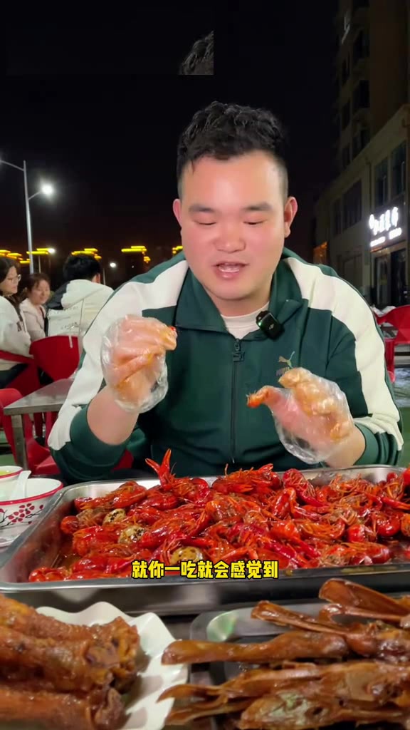 这个夏天的第一顿龙虾就实现龙虾自由,忆口香龙虾龙虾当饭吃今年首顿小龙虾安排吗