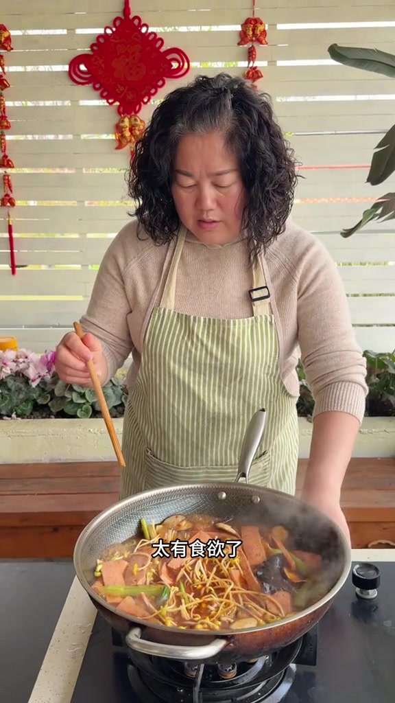 毛血旺怎么做得鲜香麻辣,毛肚又脆又嫩,血旺一点也不腥,其实特别简单,雨姐今天做的这个太香太