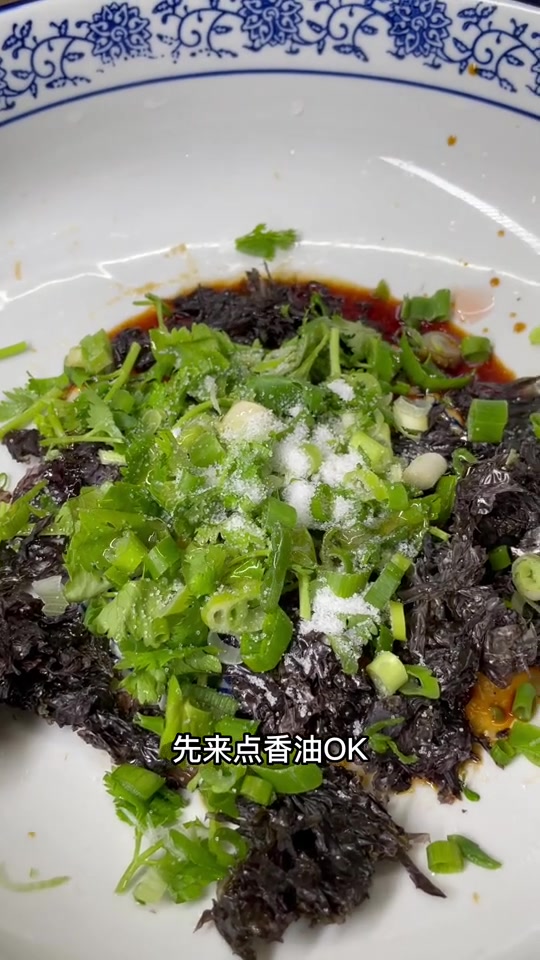 不知道晚上吃啥的朋友们就做这个旮瘩汤吧,大人小孩都爱喝,滑滑嫩嫩营养均衡还健康,关键是还没