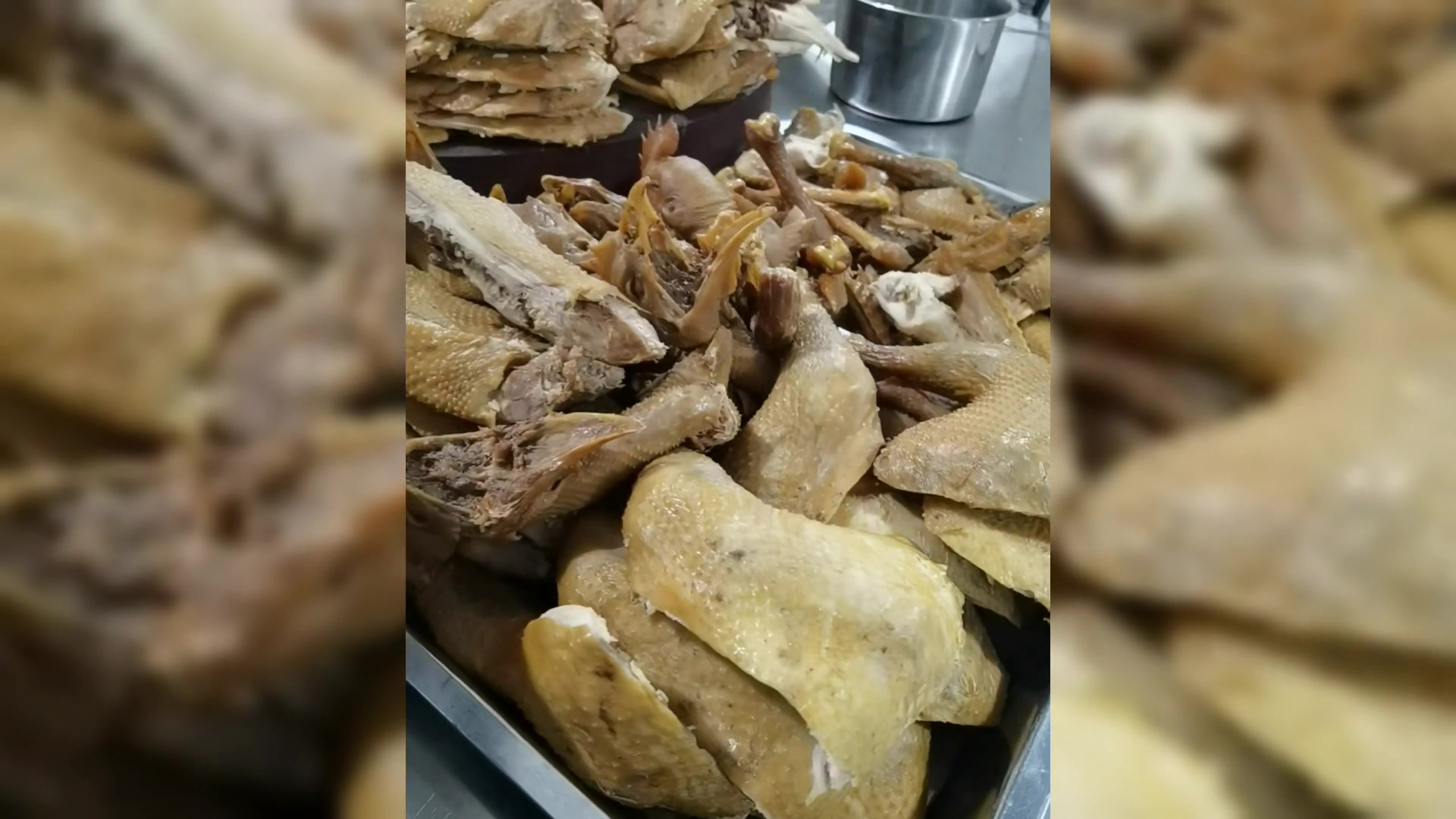 好吃的弥勒卤鸡卷粉
