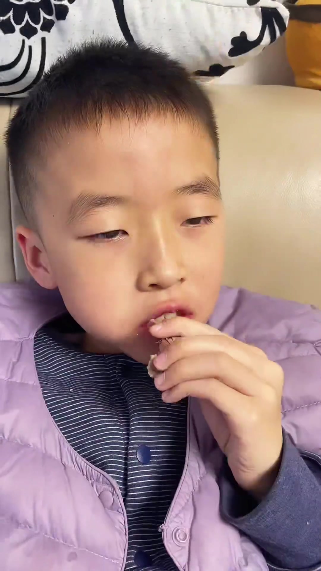 炸好的鱼用开水简简单单熬好的鱼汤特别美味!记录真实生活植护好吃不得了