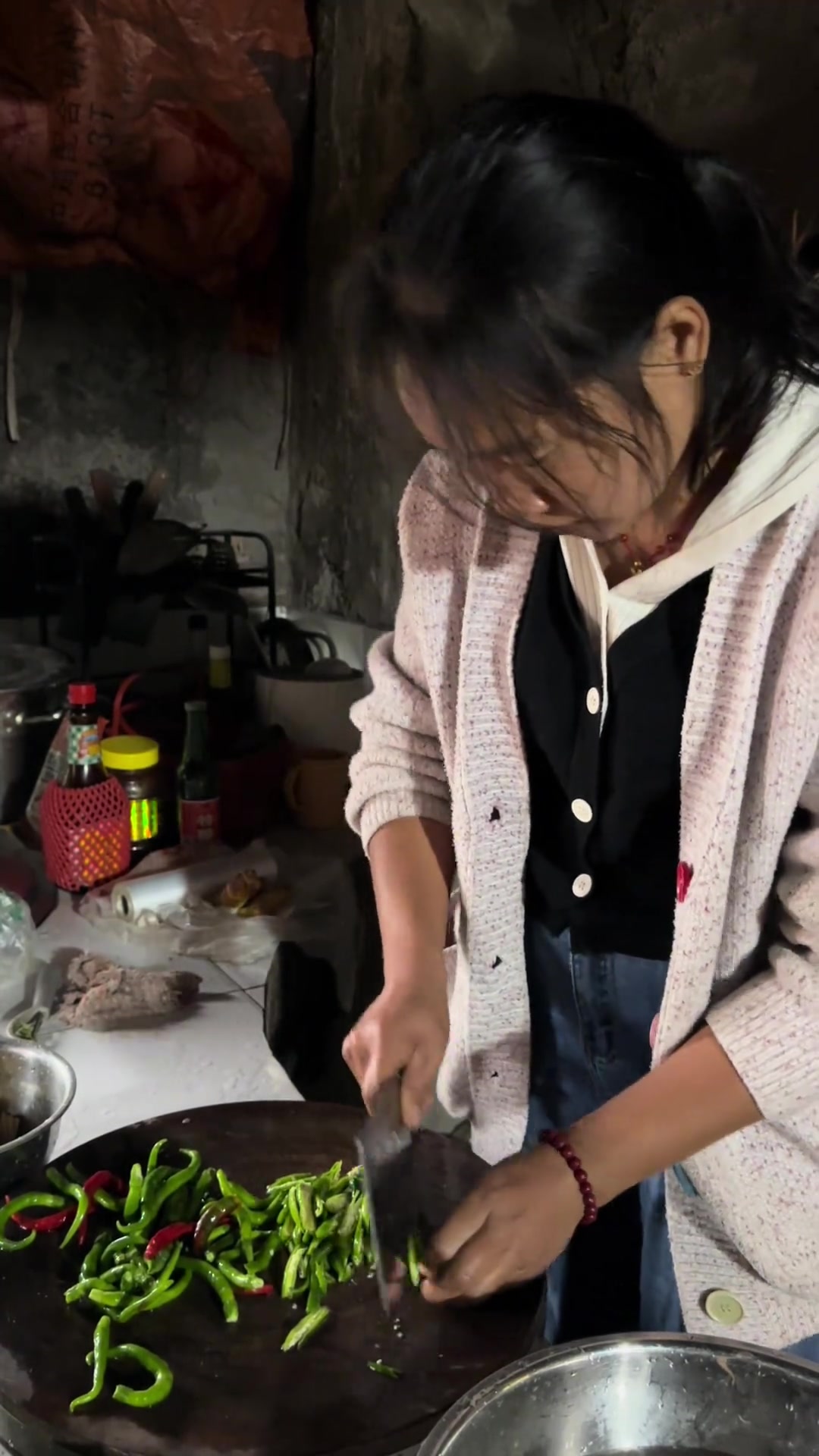 爸爸又买了几个芦花鸡回来,期待它们长大的样子