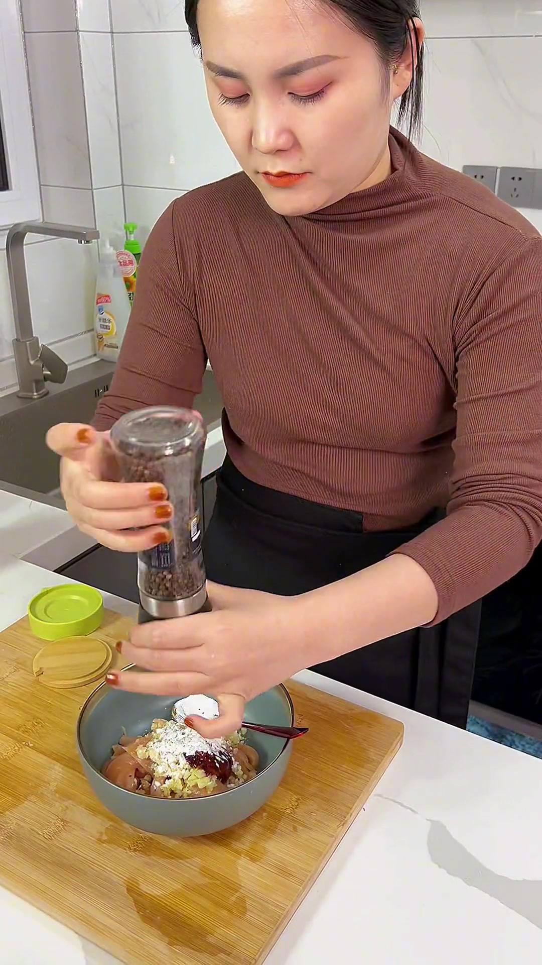 教媳妇做饭的第二十二天,蒜香炸鸡柳,还有谁没吃过蒜香炸鸡柳吗?追剧小零食,好吃停不下来,越