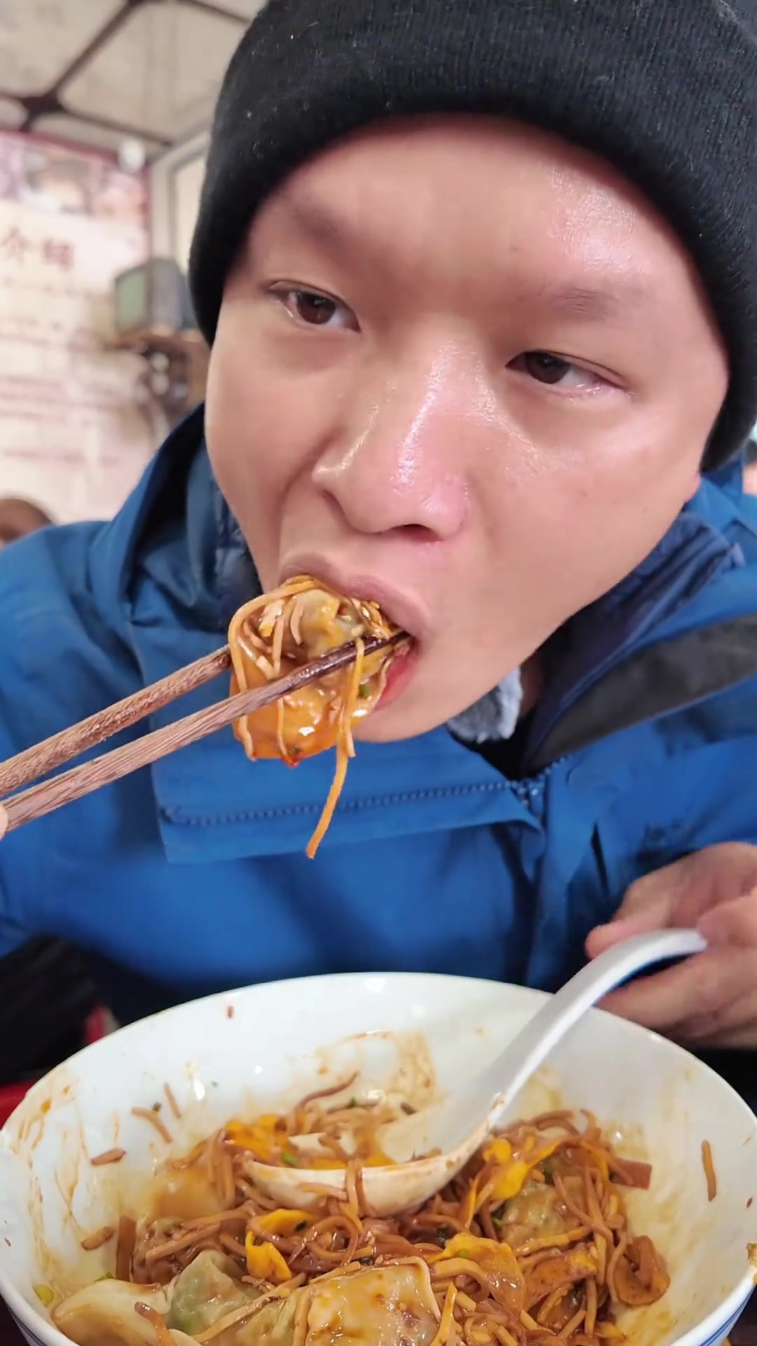 在上海,天天排队的泰兴老字号馄饨店,挑战100种美食第16集:黎舟记手工馄饨!干拌馄饨,里