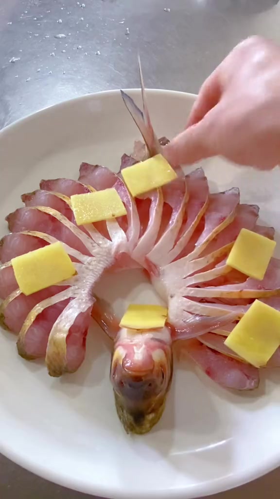 湖北蒸菜中的名菜之孔雀开屏我是美食创作者