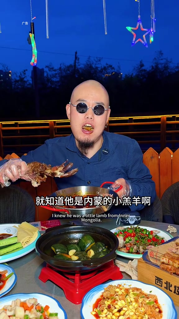 有粉丝要吃汉城湖景区的叁宝烤全羊今天我来了安排西安大口吃肉叁宝烤肉烤全羊烤全羊外酥里嫩