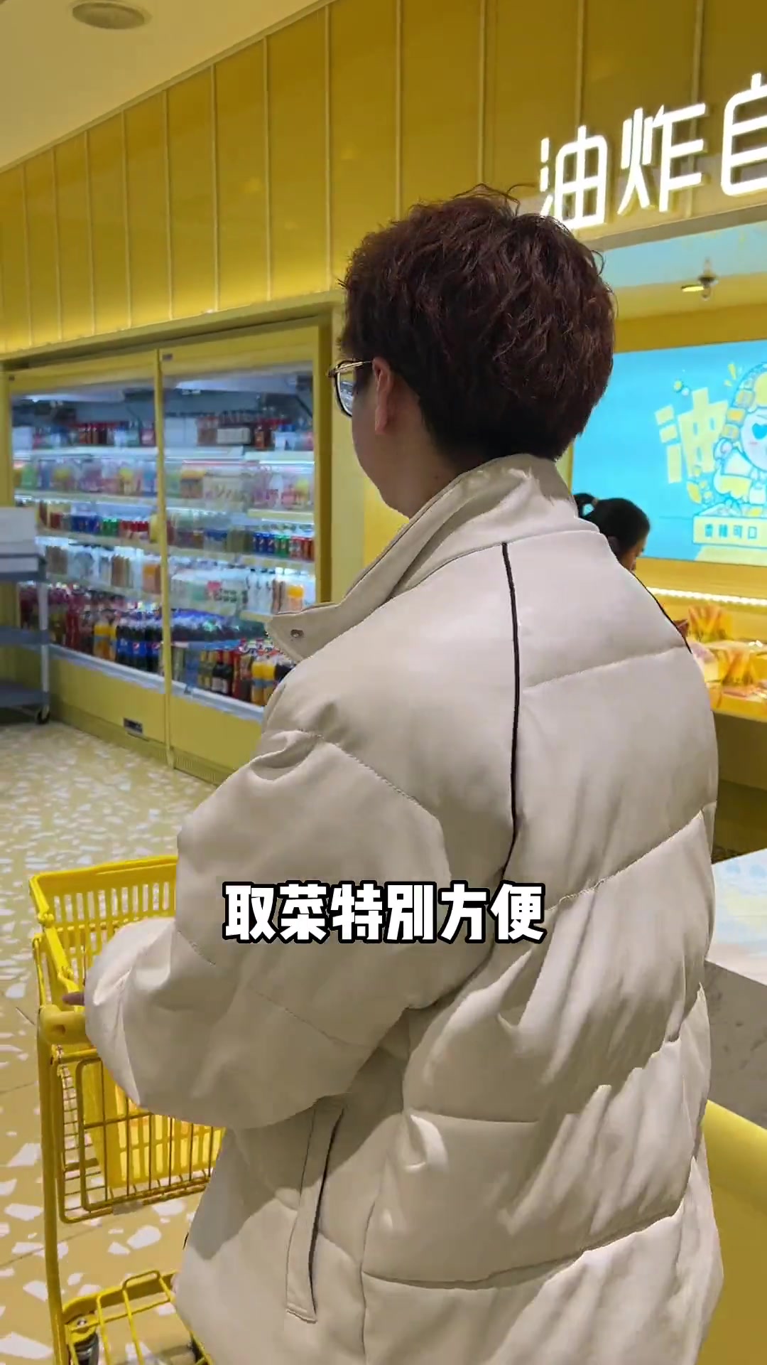 江西人应该还没有人不知道季季红火锅的吧,现在不仅只有传统门店,还有粉色,蓝色,双色店!火锅
