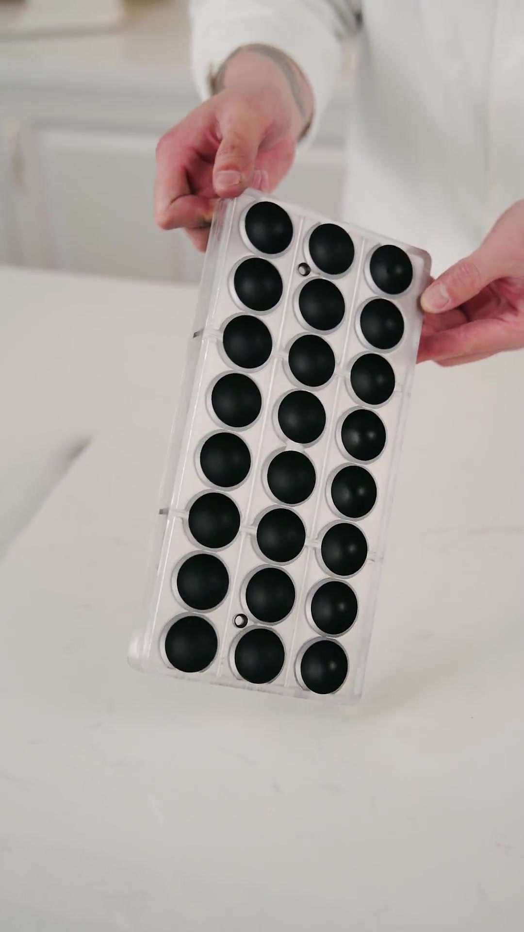 如何制作一颗完美的巧克力手工巧克力外壳,详细教程讲解来咯!跟我学烘焙知识分享AKOKO烘焙