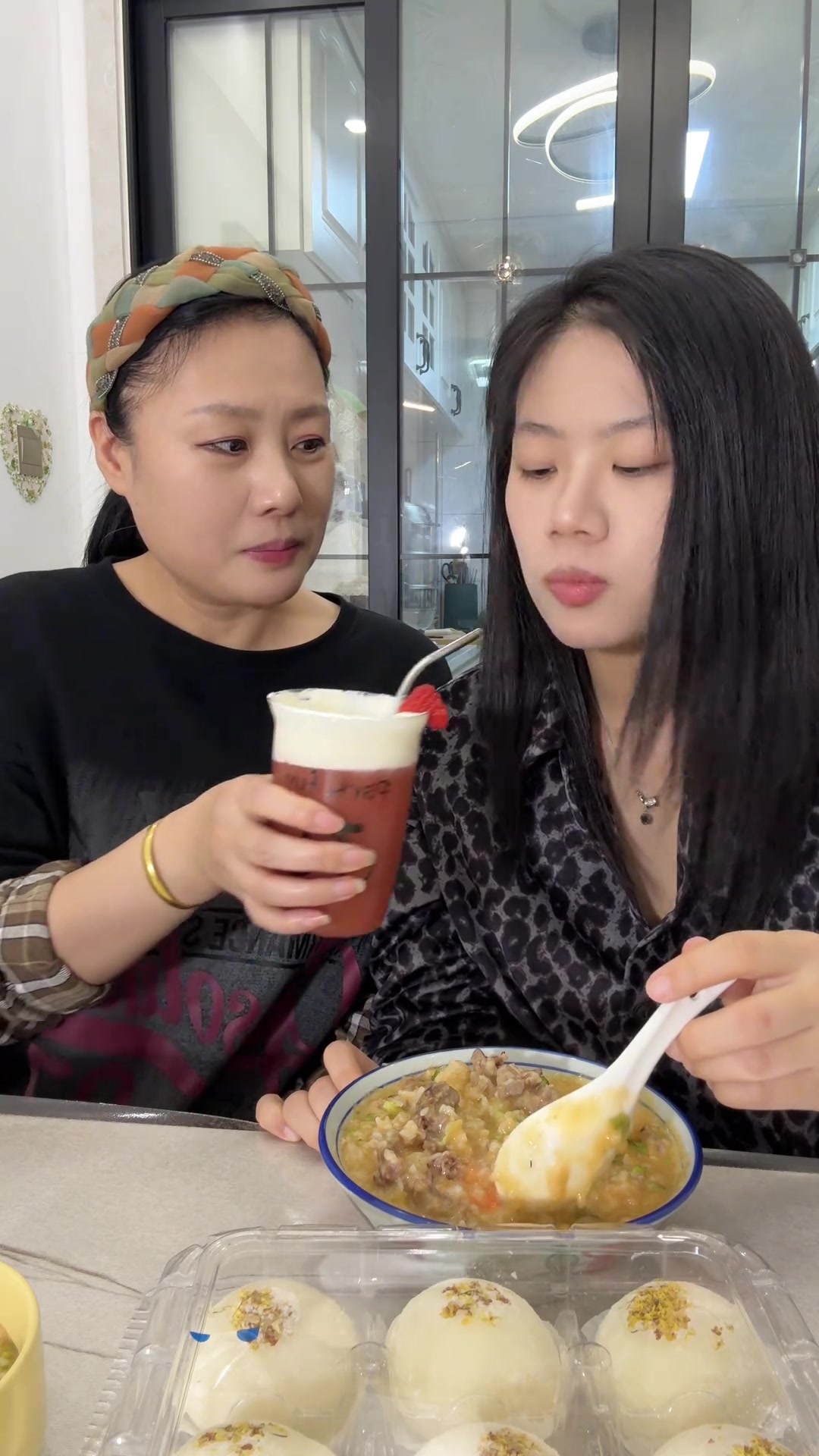 母女饮食|今天我妈做了海鲜粥巨好喝记录真实生活日常vlog天冷了吃点啥我的厨房日
