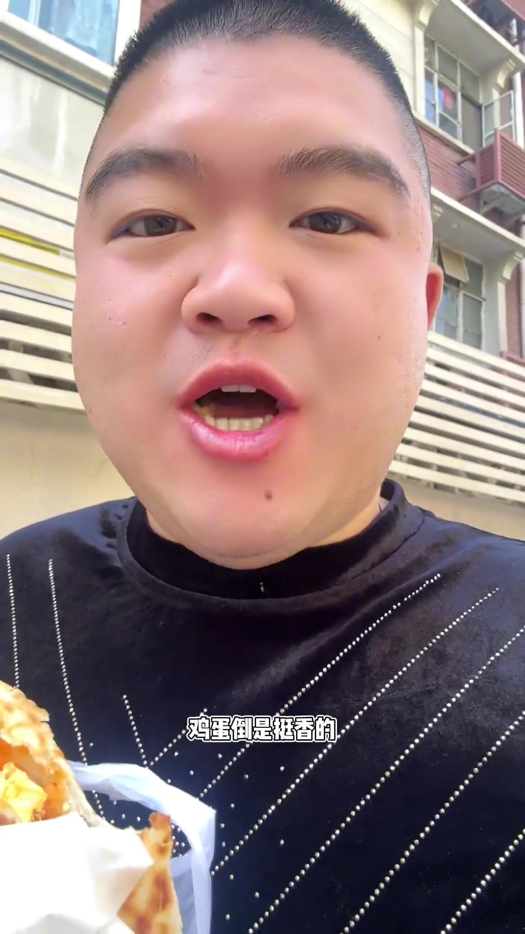 挑战一天尝两家清真大饼鸡蛋!路边摊美味巷子里的美食城市里的烟火气天津早点小陈探天津