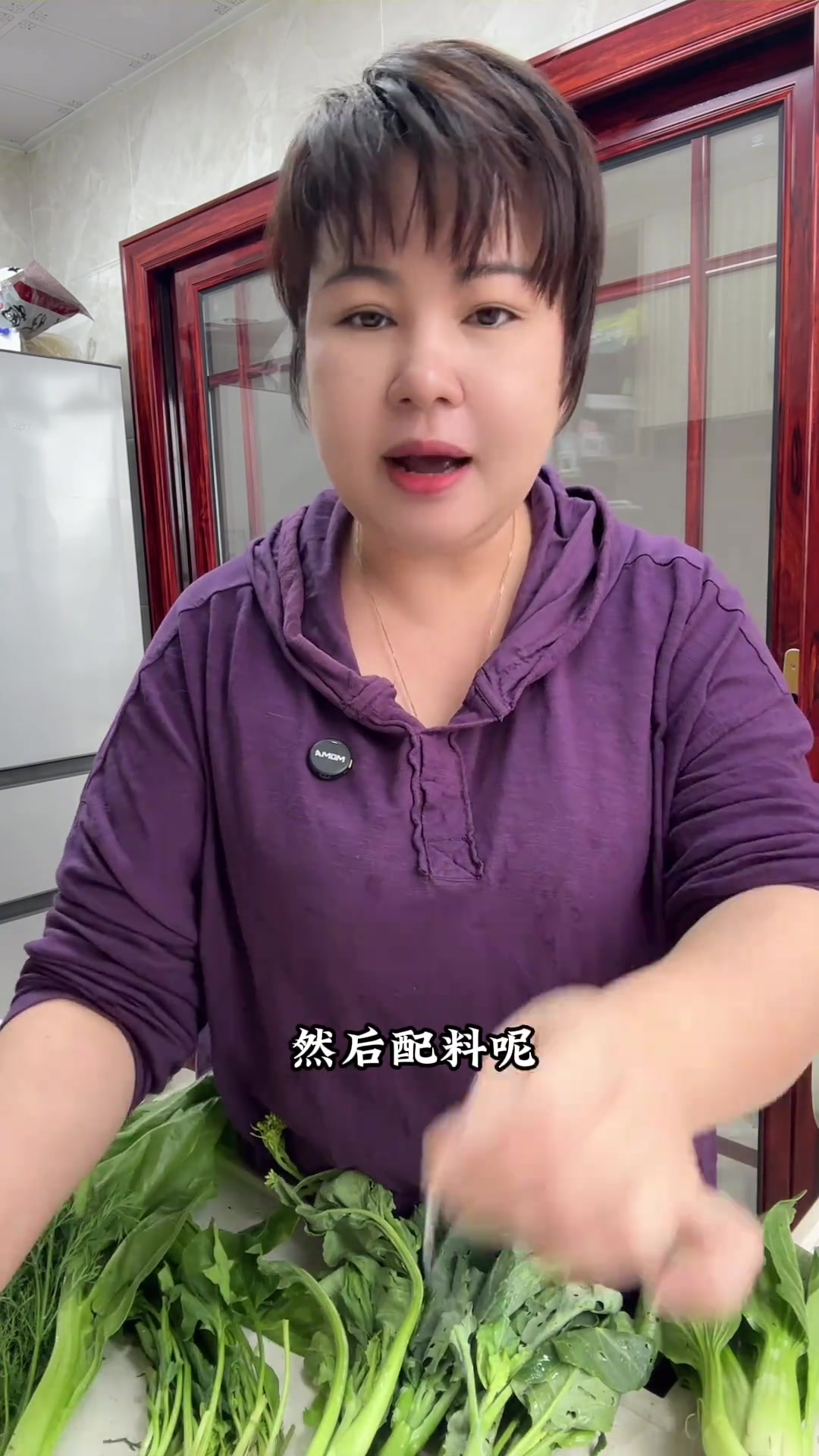 今天是大年初七,我们这里要吃七样菜,以前老一辈总告诉我们吃了七样菜眼睛亮亮的能捡钱,哈哈哈