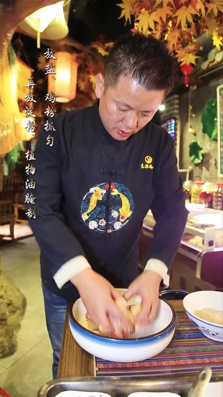 传统粤菜「鲍鱼烧鸡」,汤汁盖饭别有一番风味,欢迎大家评论区交流美食
