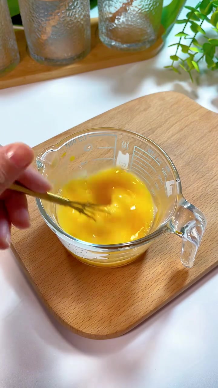 7月龄宝宝辅食|鹅肝蒸蛋 别给孩子吃白水蒸蛋啦,快来试试这道营养好吃的鹅肝蒸蛋,嫩滑的鸡蛋