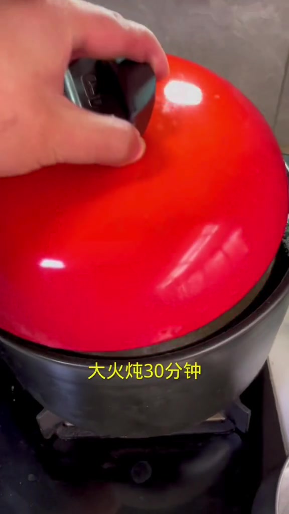 藕汤是天气冷的时候最喜欢的,搭配炒米以后更加可以突出美食的感觉和食欲。天门谋哥(日常)