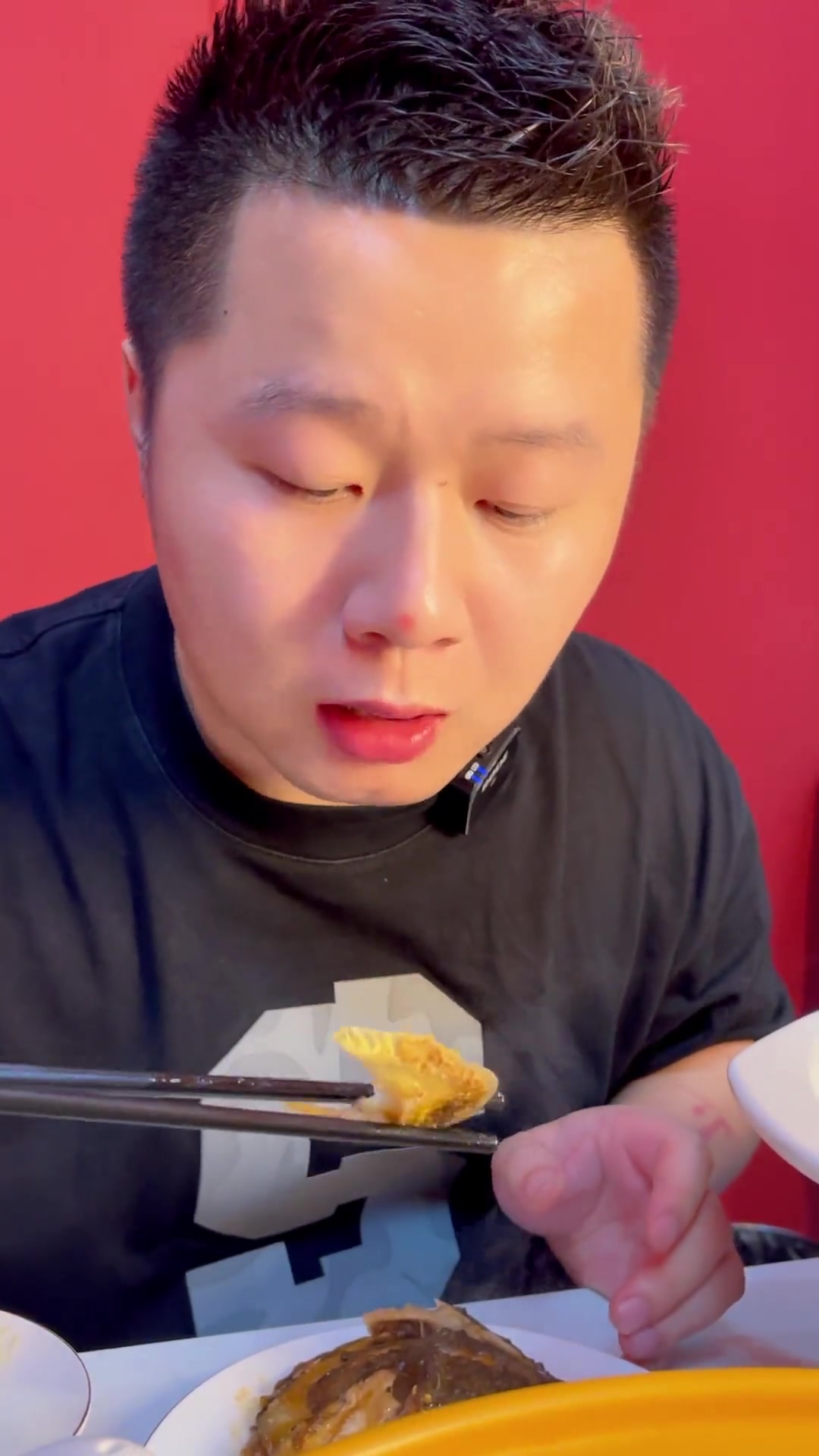 一家主打六安土菜的饭店,鱼头锅、特色麻鸭,鱼头汤泡饭绝了六安美食六安美食