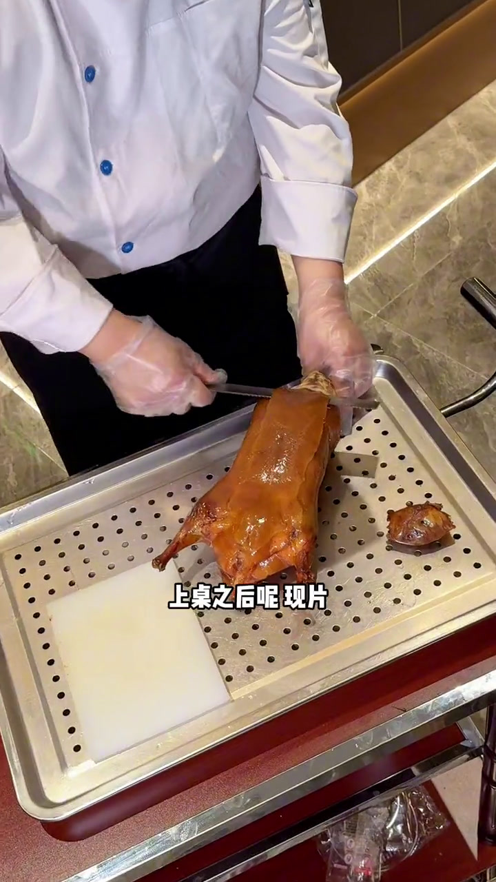 俩人68就能吃到爽的烤鸭套餐,就在大连高端融合菜全记山海!谁懂这一口的好吃程度脆皮烤鸭吃烤