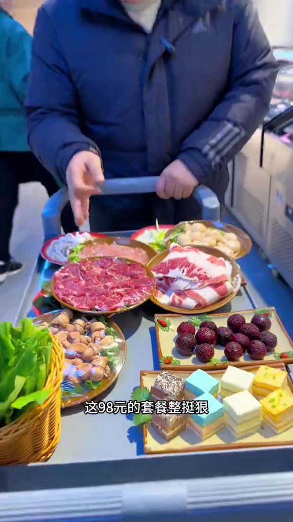 美食天儿冷吃点啥火锅重庆火锅同城热门狼嚎街南面叔叔那年火锅工厂,套餐嘎嘎地,吃吃喝喝还是胖