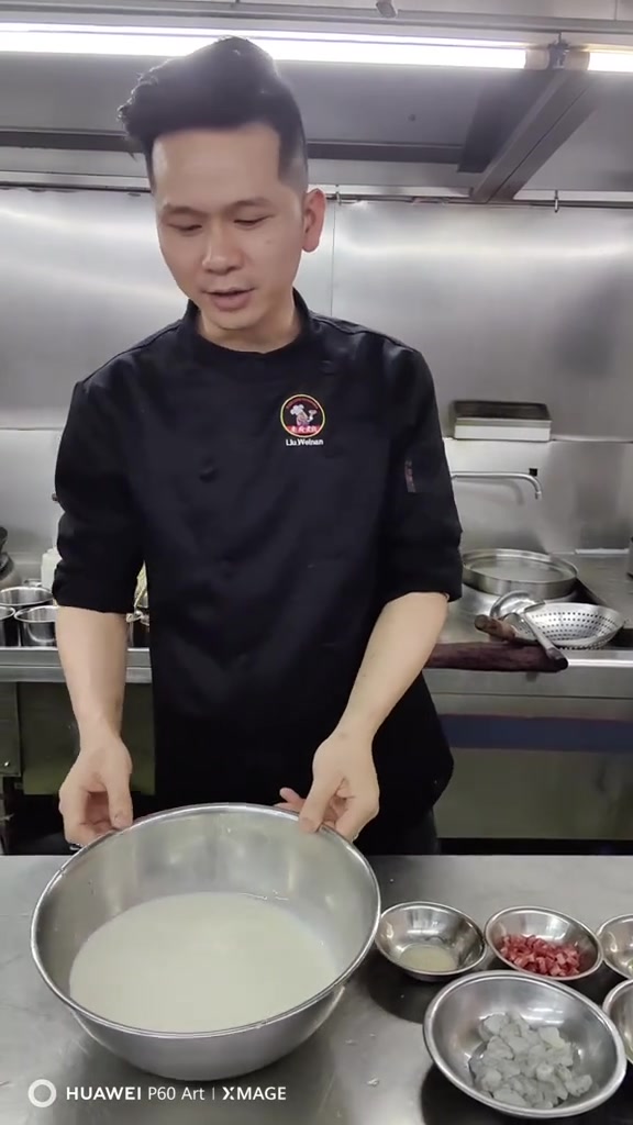 这期分享一波广东顺德经典名菜《大良炒牛奶》,堪称最详细的配比加操作教程,今天他来了!记得点