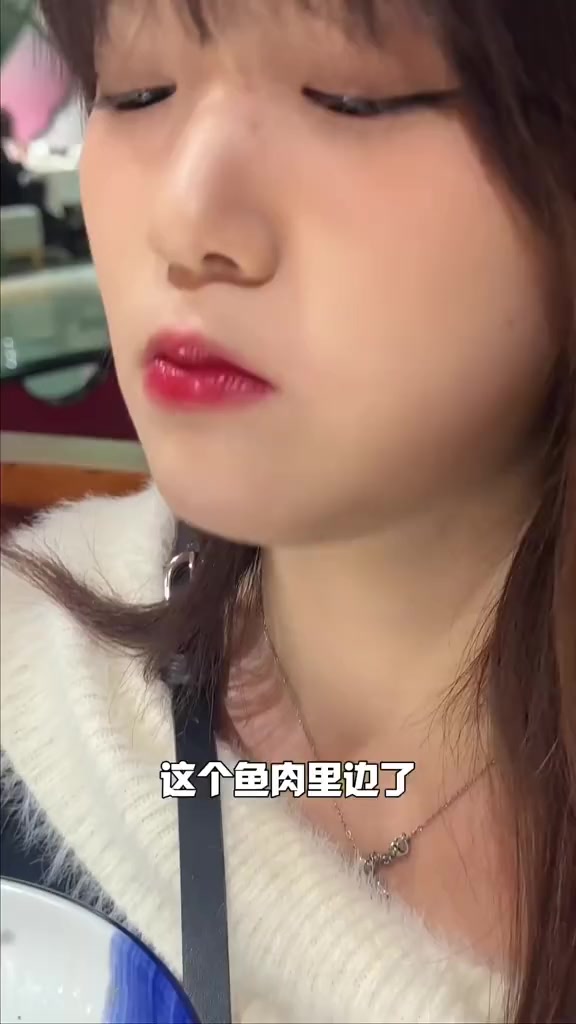 爱吃辣的家人们选择青花椒味是那种很过瘾的辣感,喜欢香香甜甜就选水果味烤鱼!涿州美食官美食烤