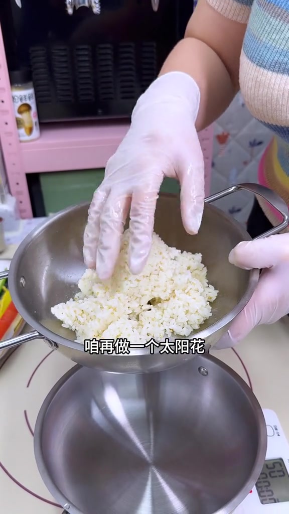 自制寿司马上小长假啦,在家做点寿司,带着去野餐吧,大人小孩都爱吃!美食教程紫菜包饭寿司家常