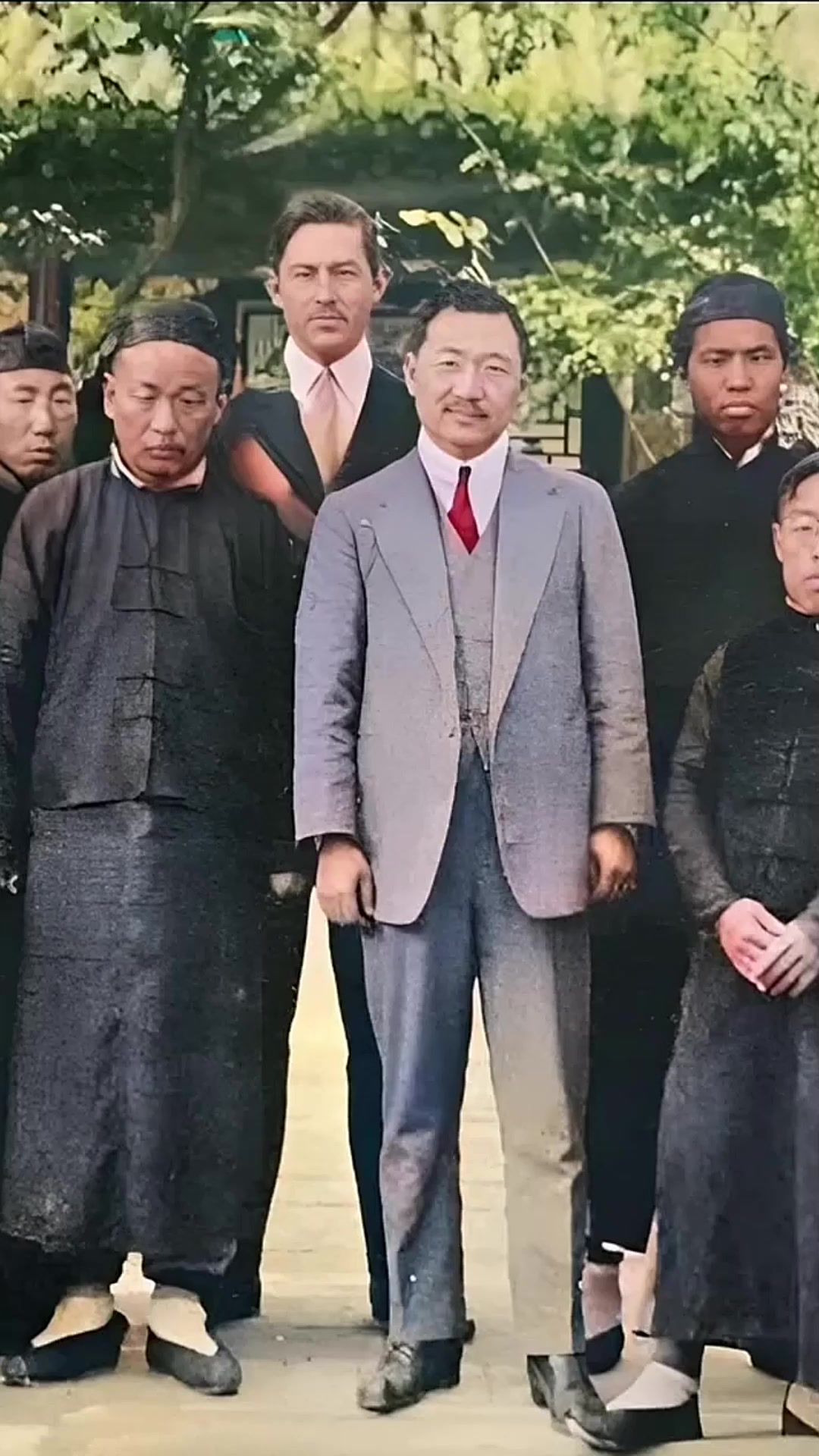 众所周知,清朝皇宫有满汉全席一百零八道菜之说。实际上,这也只