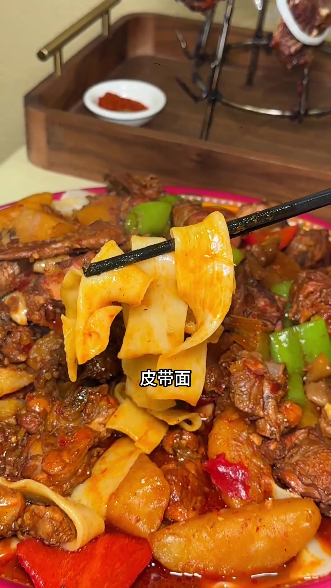 在台州就能吃上超地道的新疆菜!大盘鸡,手抓饭,羊排,羊肉串,都太好吃了～所有食材所有师傅都