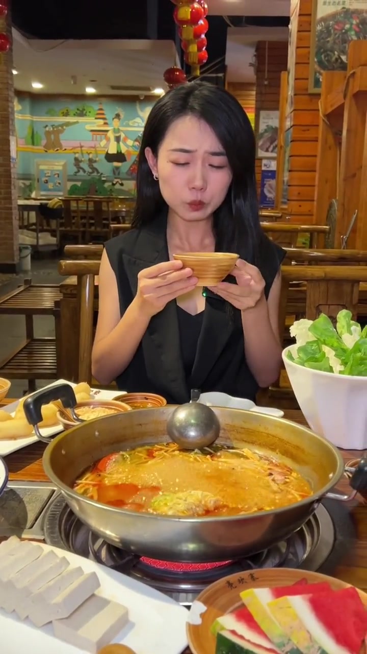 吃酸汤鱼,就来亮欢寨!亮欢寨来贵州这样玩非遗美食贵州美食贵州酸汤(广告)